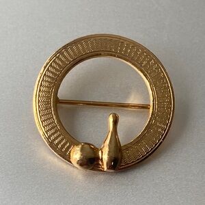 Vintage Gold Circular Brooch
